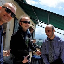 Tutto può accadere nel villaggio dei miracoli: un'immagine dal set