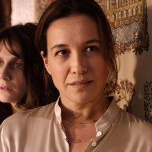 Le case delle estati lontane: Yaël Abecassis e Judith Chemla in una scena del film