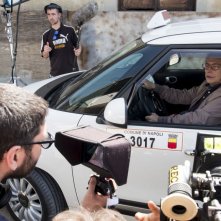 Falchi: il regista Toni D'angelo dirige il padre Nino sul set