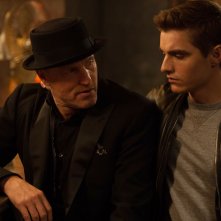 Now You See Me 2: Woody Harrelson e Dave Franco in una scena del film