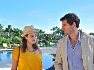 Miami Beach: Neva Leoni e Giampaolo Morelli in una scena del film