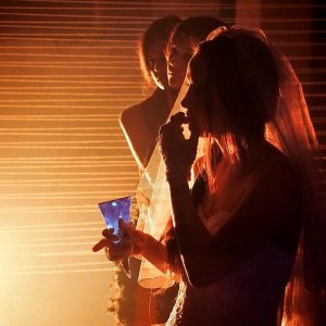 Claustrophonia: la silhouette della protagonista Matilde Gioli