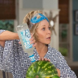 Grace and Frankie: Jane Fonda in una foto della seconda stagione