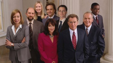 West Wing: il cast riunito in una foto promozionale