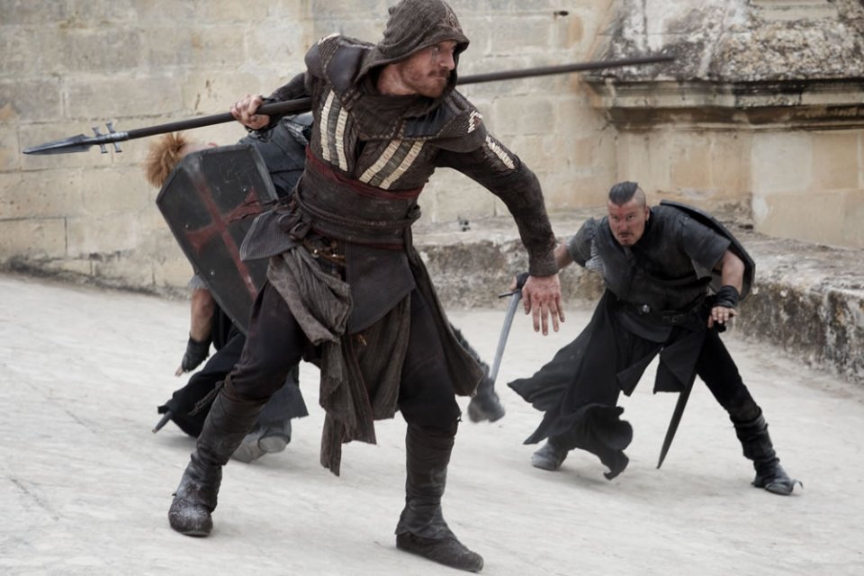 Assassin's Creed: Michael Fassbender durante un combattimento