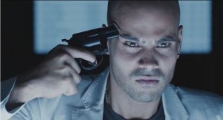 Marco D'Amore in "Roulette spagnola" episodio della prima stagione di Gomorra