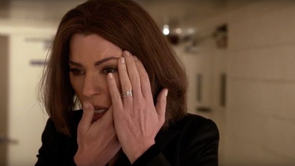 The Good Wife: Julianna Margulies in una delle ultime immagini dell'episodio End