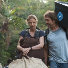 The Last Face: Javier Bardem e Charlize Theron in un momento del film