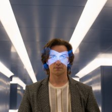 X-Men: Apocalisse - James McAvoy con un'espressione decisa in una scena del film