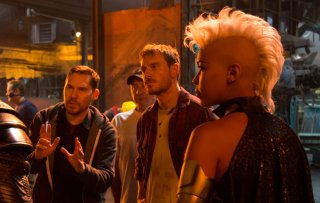 X-Men: Apocalisse - Alexandra Shipp, Michael Fassbender e il regista Bryan Singer sul set del film
