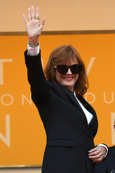 Festival di Cannes 2016: Susan Sarandon saluta i fan