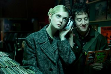 How To Talk To Girls At Parties: Elle Fanning e Alex Sharp nella prima foto dal film