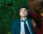 Swiss Army Man: Daniel Radcliffe e Paul Dano nel trailer uncensored