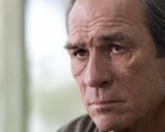 Morgan Freeman e Tommy Lee Jones nell'action comedy Villa Capri