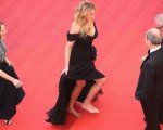 Cannes 2016: Julia Roberts a piedi nudi sul red carpet