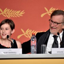The BFG: Ruby Barnhill e Steven Spielberg durante la conferenza stampa