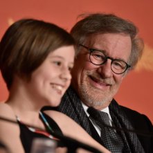 The BFG: Steven Spielberg e Ruby Barnhill durante la conferenza stampa a Cannes 2016