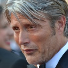 Cannes 2016: uno scatto di Mads Mikkelsen sul red carpet di Loving 