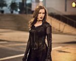 The Flash: le nuove foto di Katie Cassidy nei panni di Black Siren