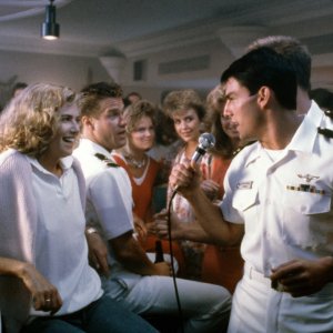 Tom Cruise con Kelly McGillis in una scena di Top Gun