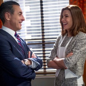 The Good Wife: Alan Cumming e Julianna Margulies nell'episodio Respinta