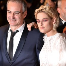 Cannes 2016: Kristen Stewart e Olivier Assayas sul red carpet di Personal Shopper