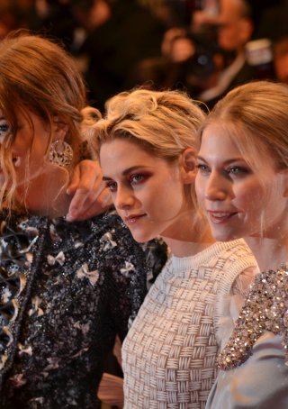 Cannes 2016: Kristen Stewart in uno scatto sul red carpet di Personal Shopper