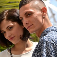 Cannes 2016: Daphne Scoccia e Josciua Algeri al photocall di Fiore