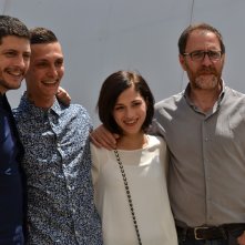 Cannes 2016: Claudio Giovannes, Josciua Algeri, Daphne Scoccia e Valerio Mastandrea in uno scatto al photocall di Fiore