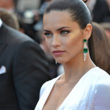 Cannes 2016: uno scatto di Adriana Lima sul red carpet di Julieta