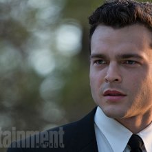 Rules Don't Apply: Alden Ehrenreich in una foto del film