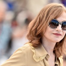 Elle: Isabelle Huppert durante il photocall a Cannes