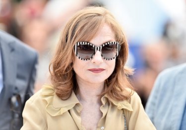 Elle: un primo piano di Isabelle Huppert durante il photocall di Cannes 2016