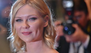 Cannes 2016: Kirsten Dunst sul red carpet di The neon Demon