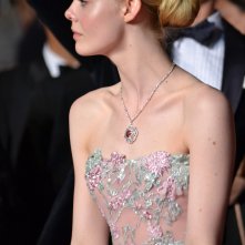 Cannes 2016: Elle Fanning sul red carpet di The neon Demon
