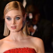 Cannes 2016: Bella Heathcote sul red carpet di The neon Demon