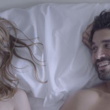 Kiki & i segreti del sesso: Alex García e Natalia de Molina in una scena del film