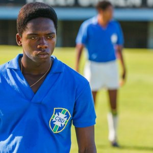 Pelé: Kevin De Paula in una scena del film