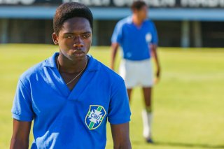 Pelé: Kevin De Paula in una scena del film