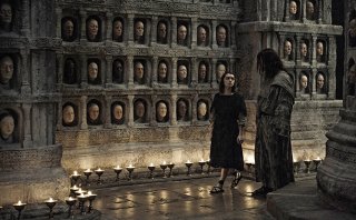 Il trono di spade: Maisie Williams in una foto dell'episodio The Door