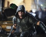 Arrow: il trailer 'nucleare' del finale della stagione 4