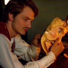 Stella cadente: un malinconico Alex Brendemühl in una scena del film