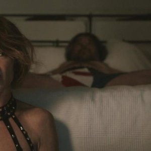 Calcolo infinitesimale: Stefania Rocca e (sullo sfondo) Luca Lionello in una scena del film