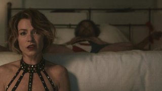 Calcolo infinitesimale: Stefania Rocca e (sullo sfondo) Luca Lionello in una scena del film
