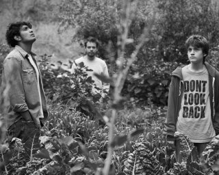 Güeros: Sebastián Aguirre, Tenoch Huerta e Leonardo Ortizgris in una scena del film