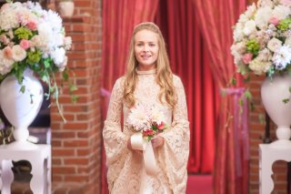 Mother's Day: Britt Robertson in una scena del film