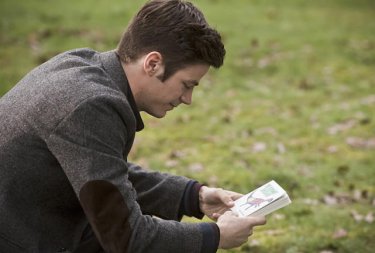 The Flash: Grant Gustin in un'immagine dell'episodio The Runaway Dinosaur