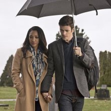 The Flash: Candice Patton e Grant Gustin in The Runaway Dinosaur