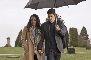 The Flash: Candice Patton e Grant Gustin in The Runaway Dinosaur