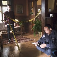 The Flash: Grant Gustin e Jesse L. Martin nell'episodio The Runaway Dinosaur